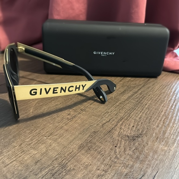 Givenchy sunglasses - Picture 3 of 4